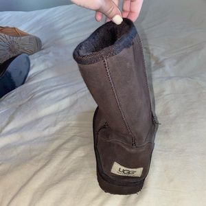 Short Ugg Boots. Dark Brown.